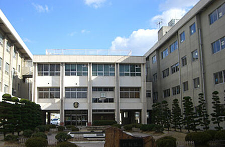 岡山市立岡南小学校(650m)