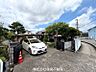 駐車場：車種によっては縦列で2台駐車可能です。カーポート1台分あり。