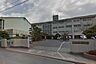 周辺：岡山市立中山小学校（809m）