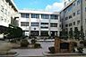 周辺：岡山市立芳泉小学校（710m）