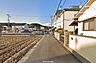 その他：西側前面道路。公道。幅員約4mの舗装された道路です。