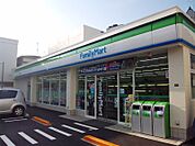 ファミリーマート（252m）