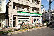 ファミリーマート（850m）