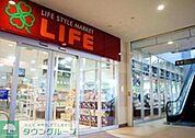 ライフ落合南長崎駅前店 徒歩5分。スーパー 390m