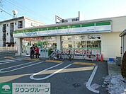 ファミリーマート 徒歩4分。 280m