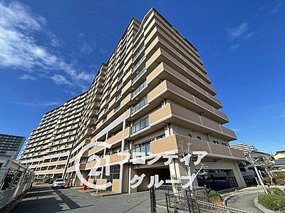 外観：SRC造、14階建てのマンションです。