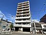 その他：離れて見た外観は、建物の奥行きや立体的な構造がよくわかる1枚。ゆとりある敷地には植栽スペースも設けられており、季節の移ろいが感じられる設計です。静かな住宅地で、落ち着いた暮らしにぴったりです。