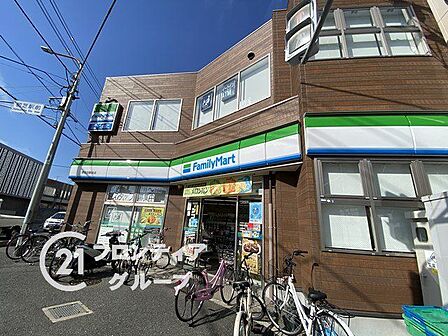 ファミリーマート堺日置荘原寺店 徒歩7分。 500m