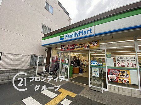 ファミリーマート桑津五丁目店 徒歩3分。 240m