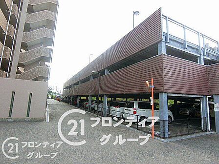 雨の日でも濡れにくい室内駐輪場を備え、自転車の管理も安心。セキュリティにも配慮された設計で、お子さま用や通勤用の自転車も快適に保管できます。毎日の使いやすさにこだわっており、快適な利用が可能です。
