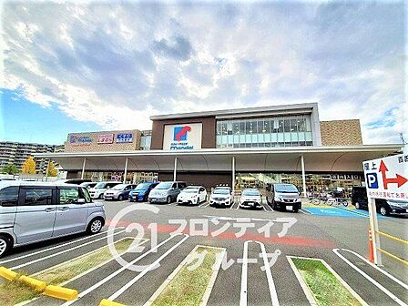 万代上野芝店 徒歩11分。 870m