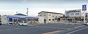 コンビニ「ローソン三木府内町店まで4ｍ」