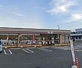 コンビニ「セブンイレブン三木加佐店まで308ｍ」