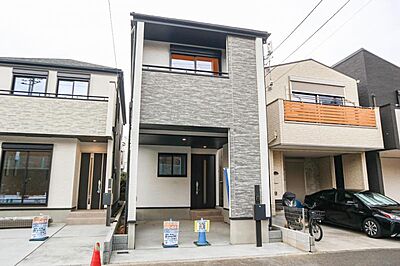 外観：この場所だからこそ叶えられる開放感、「陽光を取り入れた住宅」です。是非現地でご体感下さいませ。