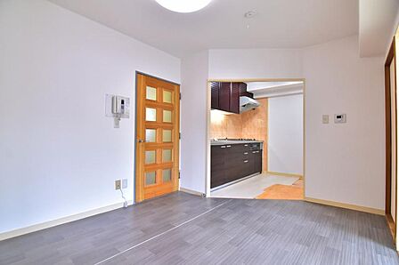 家族はもちろん友人たちもリラックス。仲間を呼び寄せる風通しの良い家。光と風が通るお部屋で充実した毎日を。
