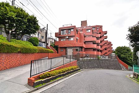 陽当りや通風性など各所に施された工夫で住みやすさを実現。部屋の大きさや周辺環境・街並など、資料には掲載していない情報が現地にはたくさんございます。是非ご確認下さい。