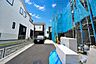 その他：玄関を出た先は私道となっており、落ち着いた住環境が魅力の立地です。