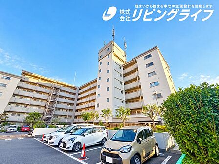 清潔感のあるシンプルな外観が魅力的な物件です。