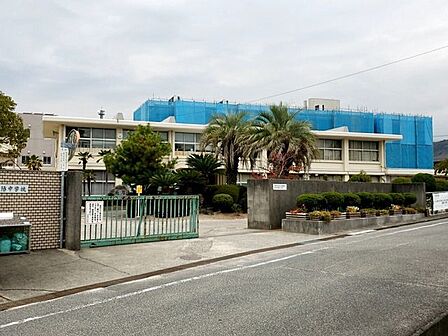 周陽中学校子どもたちの夢の実現を地域とともに~自ら気づき考動し、互いの違いを認め合う思いやりのある子~ 1650m