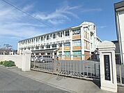 真野北小学校まで1900メートル
