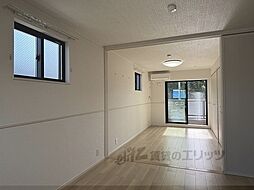 JR東海道・山陽本線 南彦根駅 3.5kmの賃貸アパート 2階1LDKのリビング/ダイニング