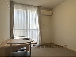 レオパレス彦根後三条 3階1Kのリビング/ダイニング