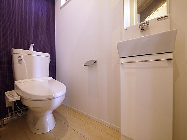 画像7:トイレは快適な温水洗浄暖房便座付き