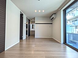 リコリス中一万 101 号室 1階ワンルームのリビング/ダイニング