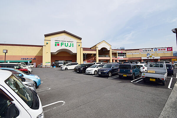 周辺：FUJI 砥部店