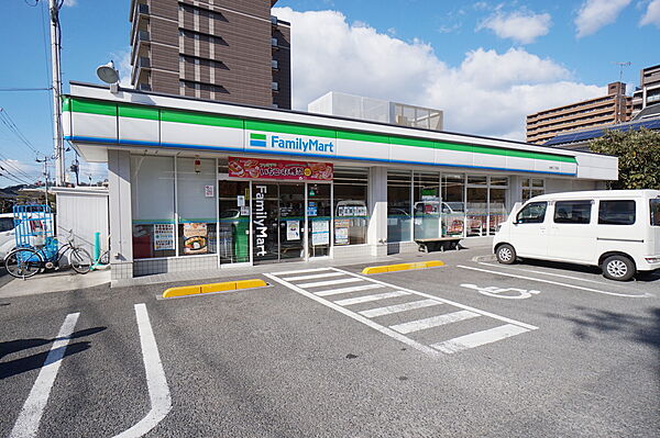 画像25:ファミリーマート 岩崎二丁目店