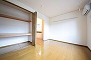 ★収納が付いている洋室のお部屋です★