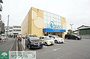 パシオス 徒歩6分。ショッピングセンター 410m