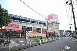 オリンピック　本羽田店 642m