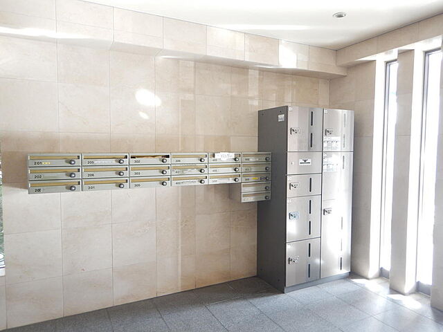 エントランス グランメール西高松 2階/201