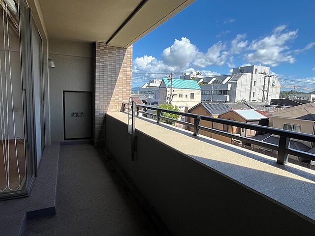 バルコニー サーパス西高松 3階/302