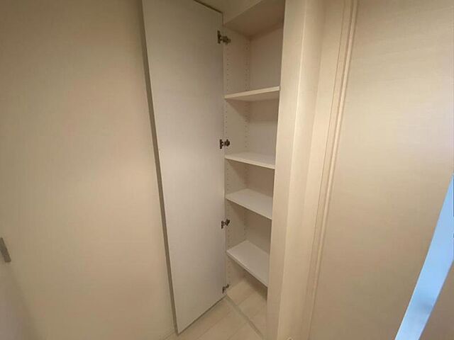 収納 リヴァリエＡ棟 14階/-