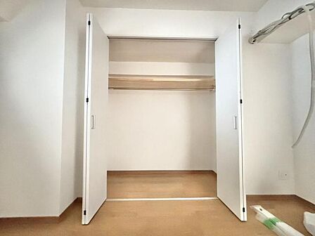 使い勝手の良い収納が豊富で、物が多くてもスッキリ片付けられます。