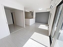 スカイタワーマンション 203 2階2LDKのリビング/ダイニング