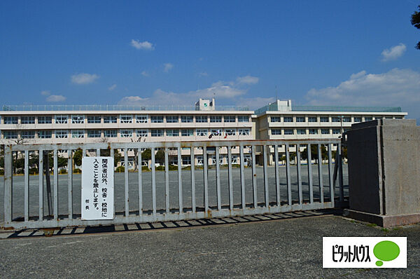 画像24:小学校「富士市立吉原小学校まで568m」