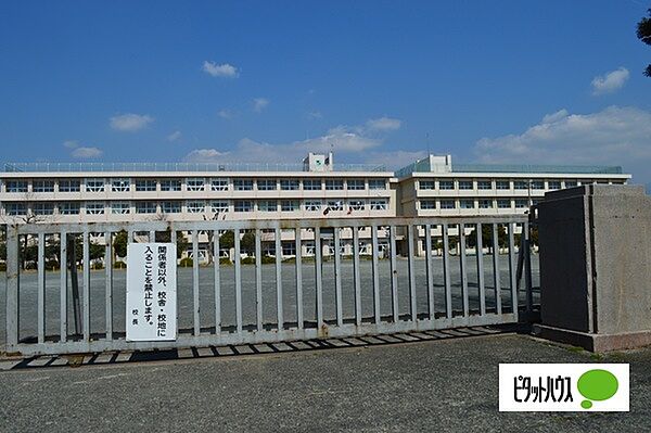 画像27:小学校「富士市立吉原小学校まで595m」
