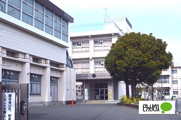 画像20:小学校「富士市立吉永第一小学校まで895m」