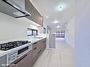リフォーム済の綺麗な室内です!!