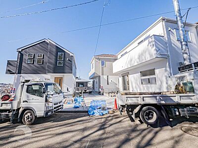 外観：家の良し悪しだけではなく周辺環境も重要なポイントとなります！ご案内時に周辺環境もご案内いたします！流行に左右されず将来にわたって価値が継続する佇まい！良好な住環境が保たれたエリアで新生活を過ごせます