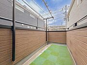 【 ルーフバルコニー 】広いルーフバルコニーは青空を肌で感ます。お庭のかわりにも出来そうです！