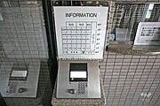 エントランスはオートロック付きです。