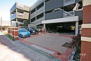 駐車場出入り口(ロボットゲート付き）
