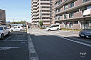 敷地南側の前面道路(東側から)