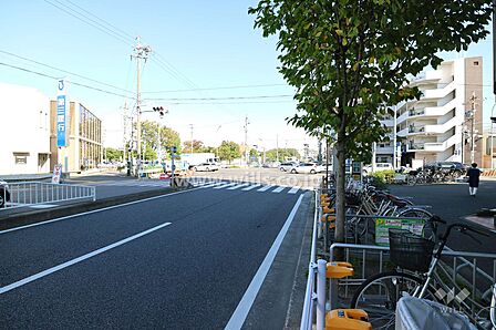 敷地北側の前面道路（片側2車線の山王通）