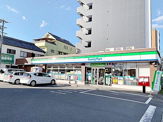 ファミリーマー...