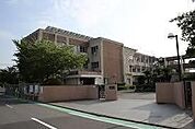長良中学校■校訓「元気・やる気・根気・思いやりの気」～夢をもち 仲間と学ぶ～ 2700m